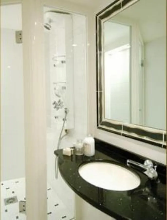 Gaillon Opera Hotel 3*