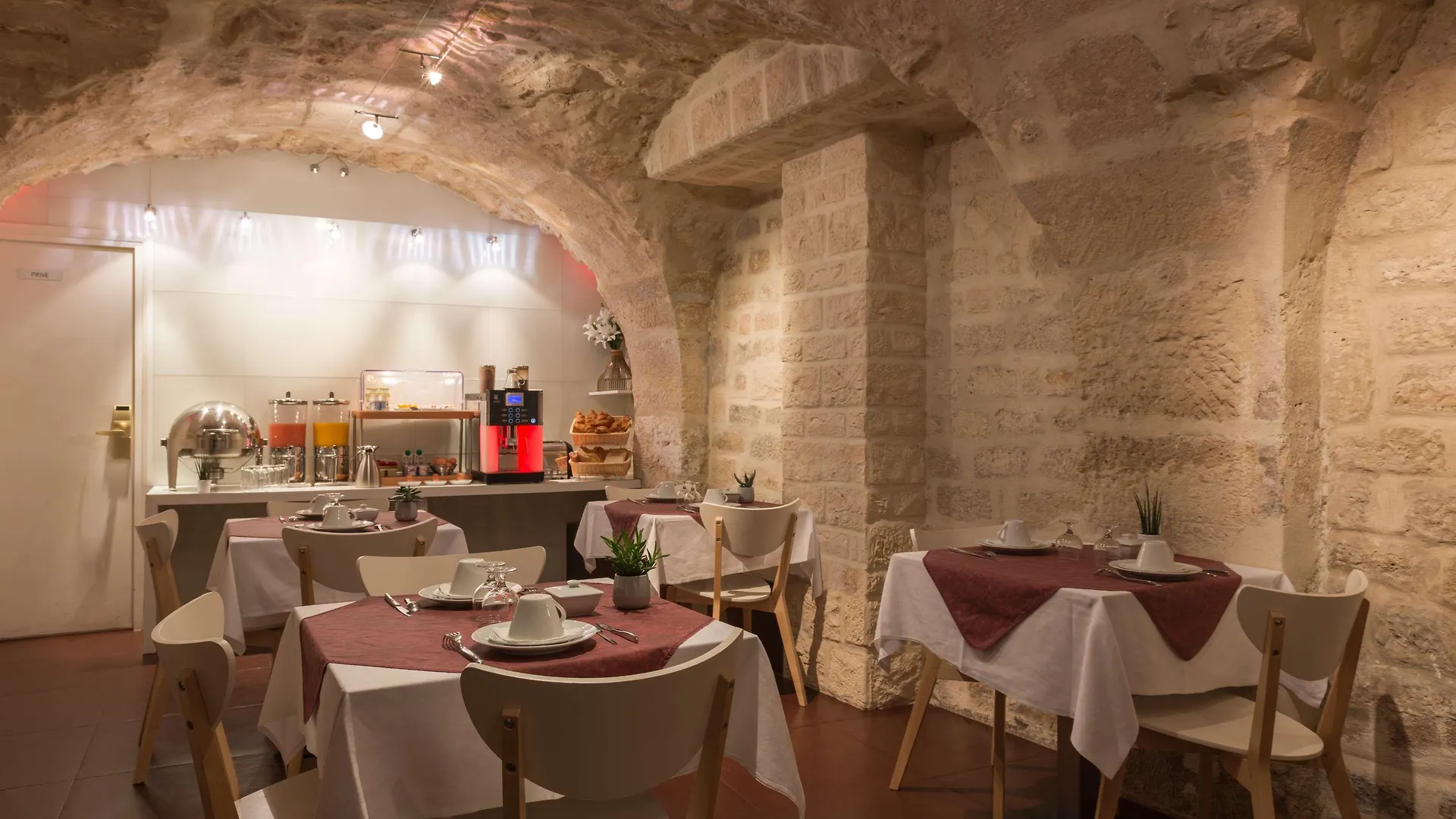 Gaillon Opera Hotel